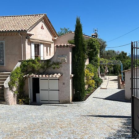 Le Nid Des Arts Bed & Breakfast Tourrettes Exterior photo