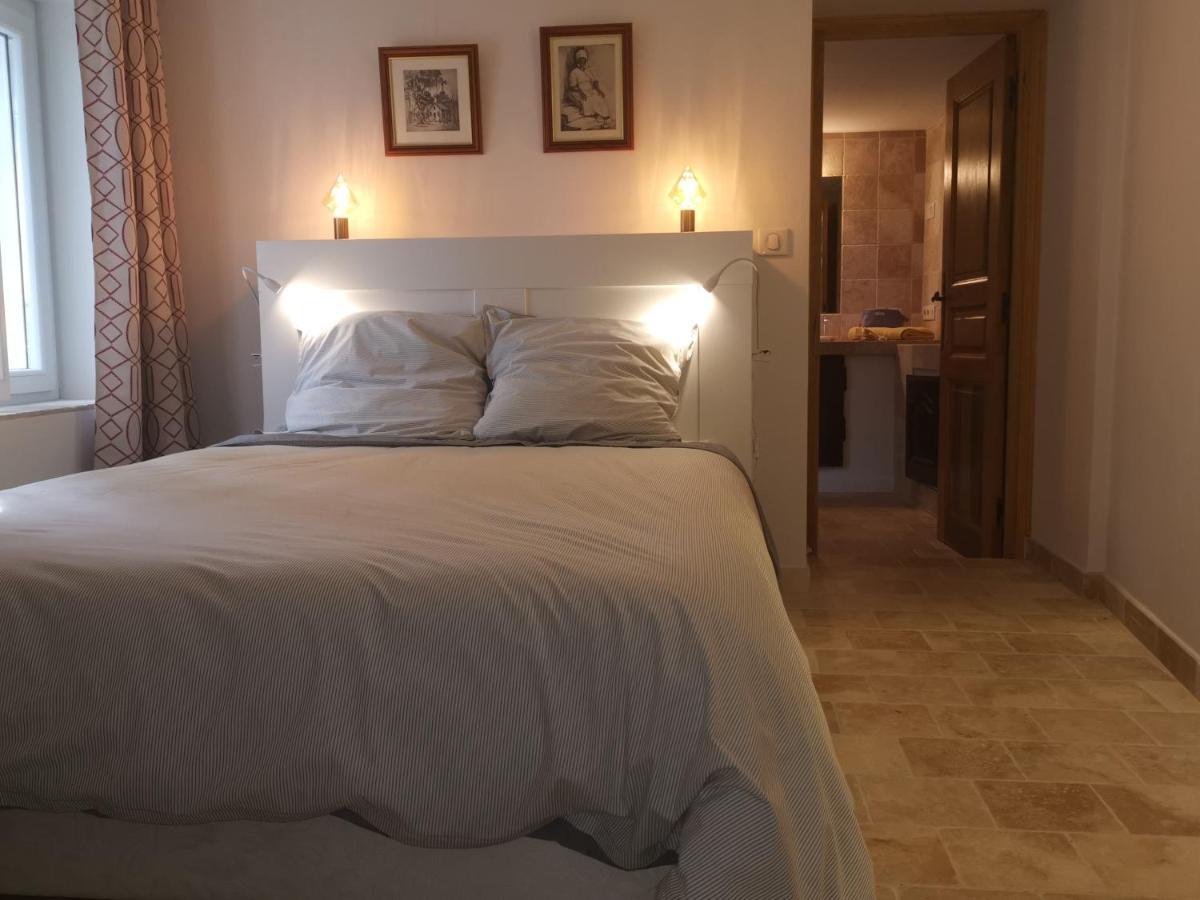 Le Nid Des Arts Bed & Breakfast Tourrettes Exterior photo