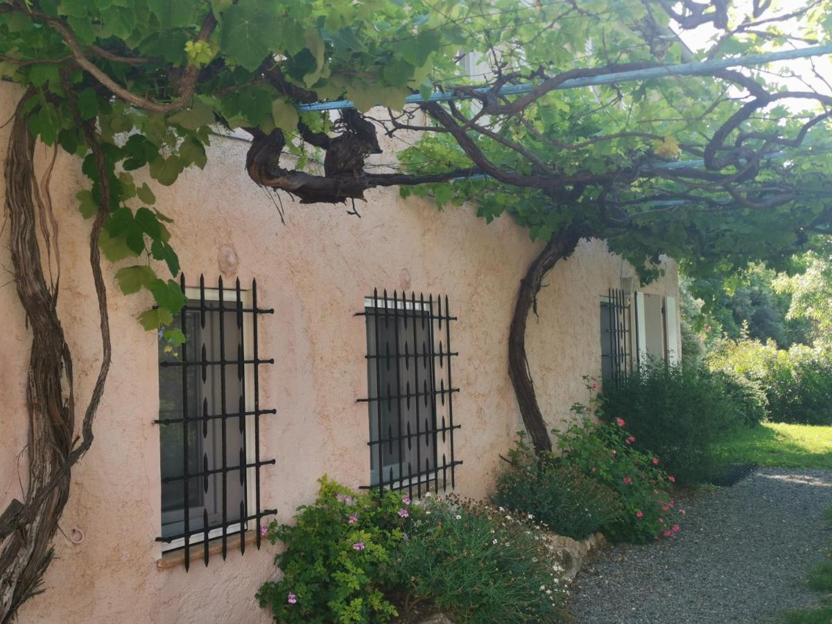 Le Nid Des Arts Bed & Breakfast Tourrettes Exterior photo