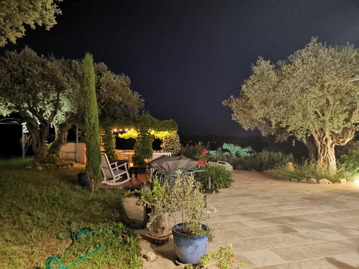 Le Nid Des Arts Bed & Breakfast Tourrettes Exterior photo